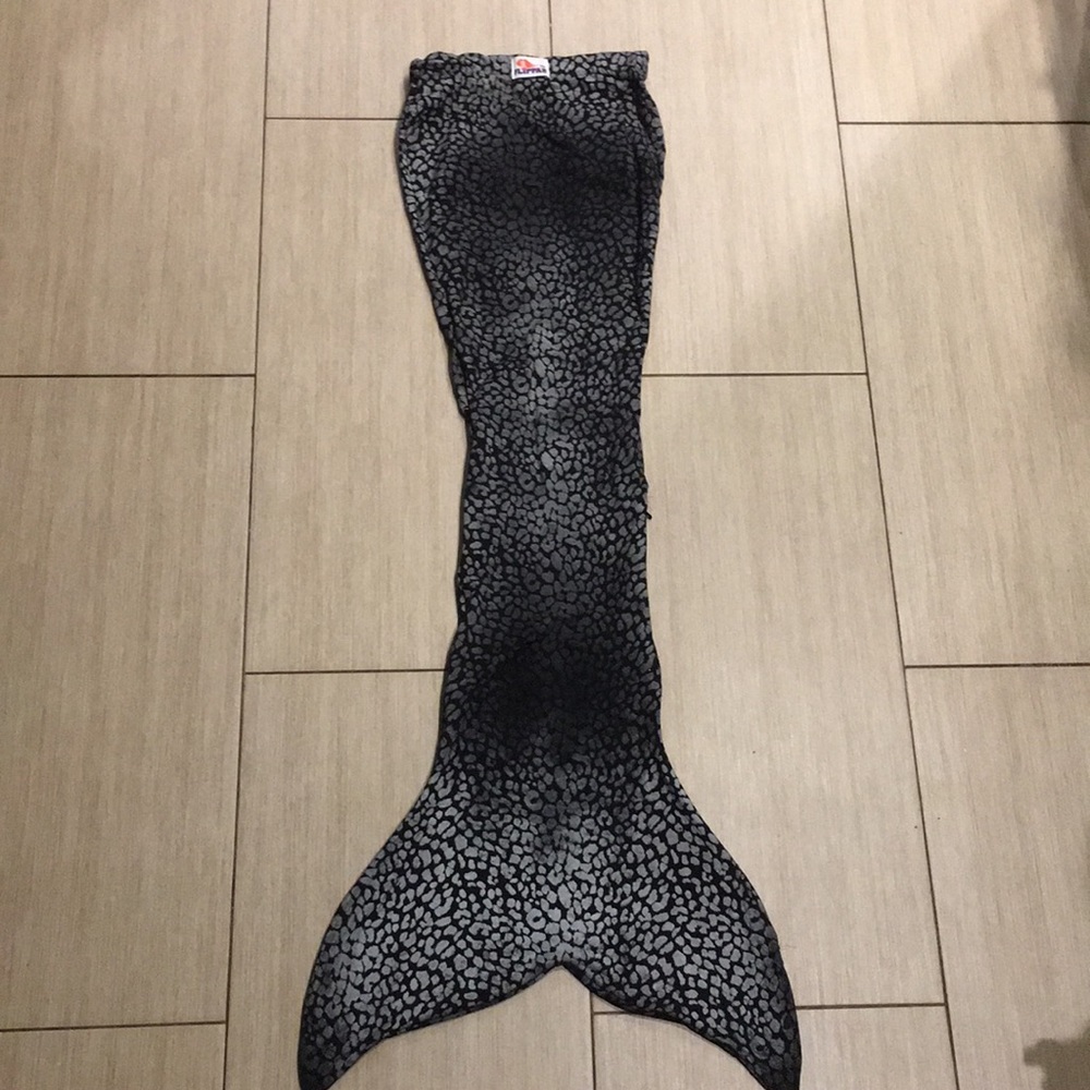 Mermaid “Mono Fin” Tail & custom skin ages 6+ - Picture 8 of 8
